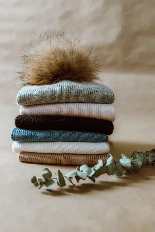 UMM Anissa & Co | Toque en fourrure Pom Pom - Plumme Box